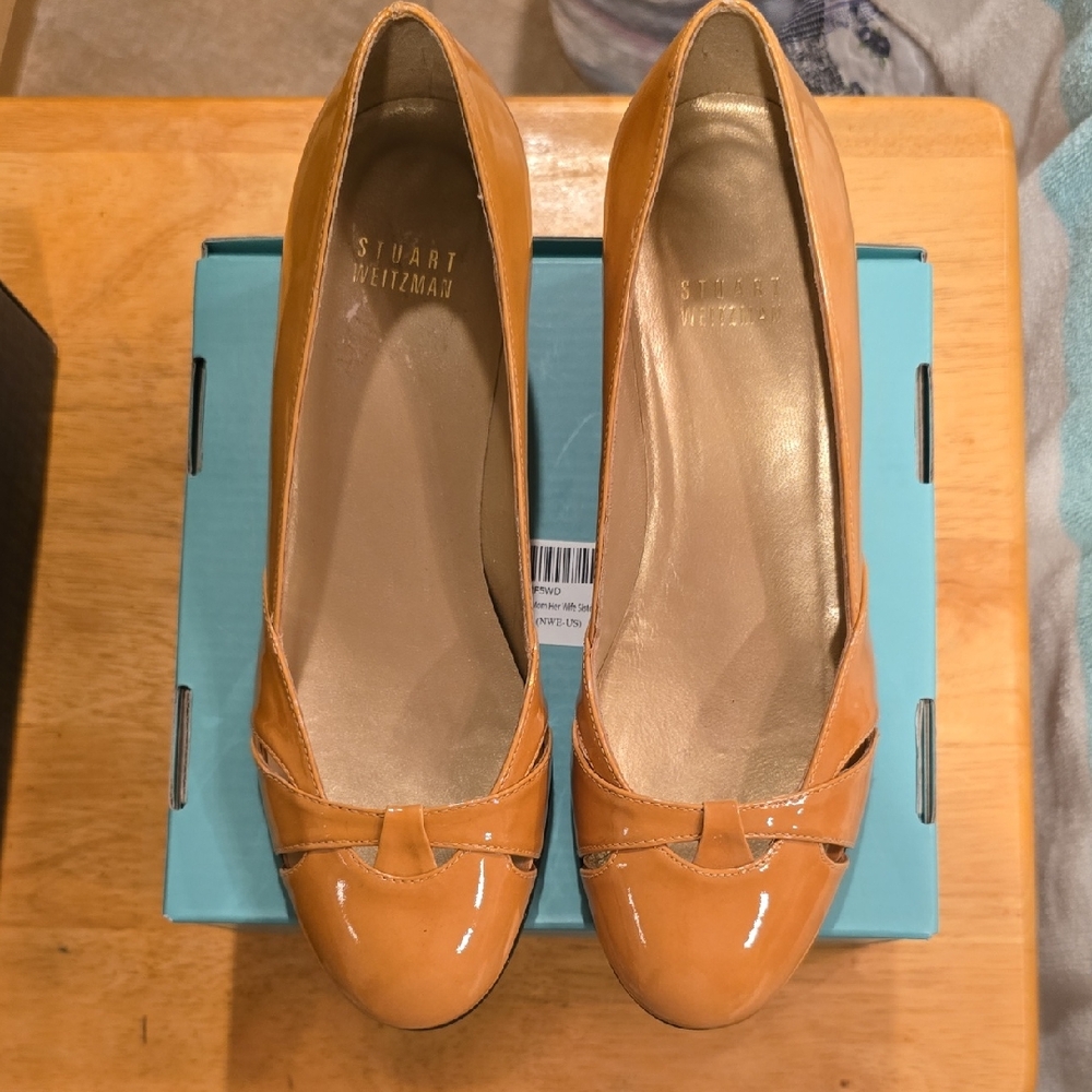 Stuart Weitzman Women's Tan Pumps